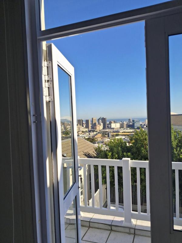 To Let 2 Bedroom Property for Rent in Vredehoek Western Cape